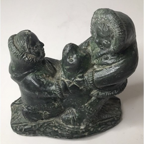 Vintage The Wolf Sculpture Handmade In Canada Inuit Eskimos With Seal Pup - Picture 1 of 7